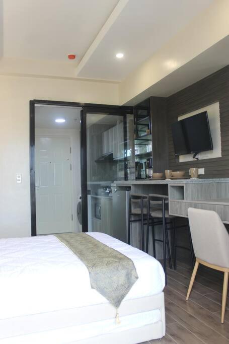 Condo Near Ayala Cebu City W Wifi Balcony מראה חיצוני תמונה