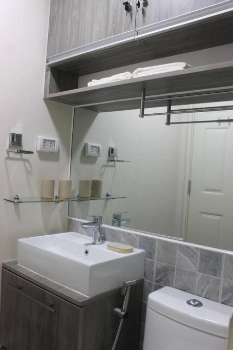 Condo Near Ayala Cebu City W Wifi Balcony מראה חיצוני תמונה