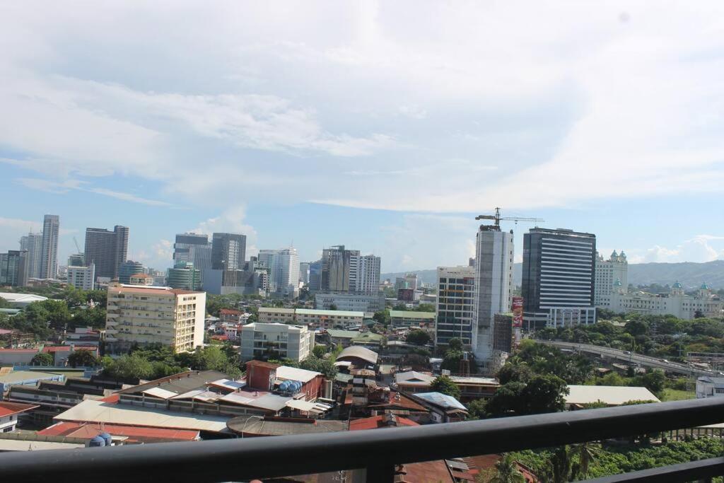 Condo Near Ayala Cebu City W Wifi Balcony מראה חיצוני תמונה