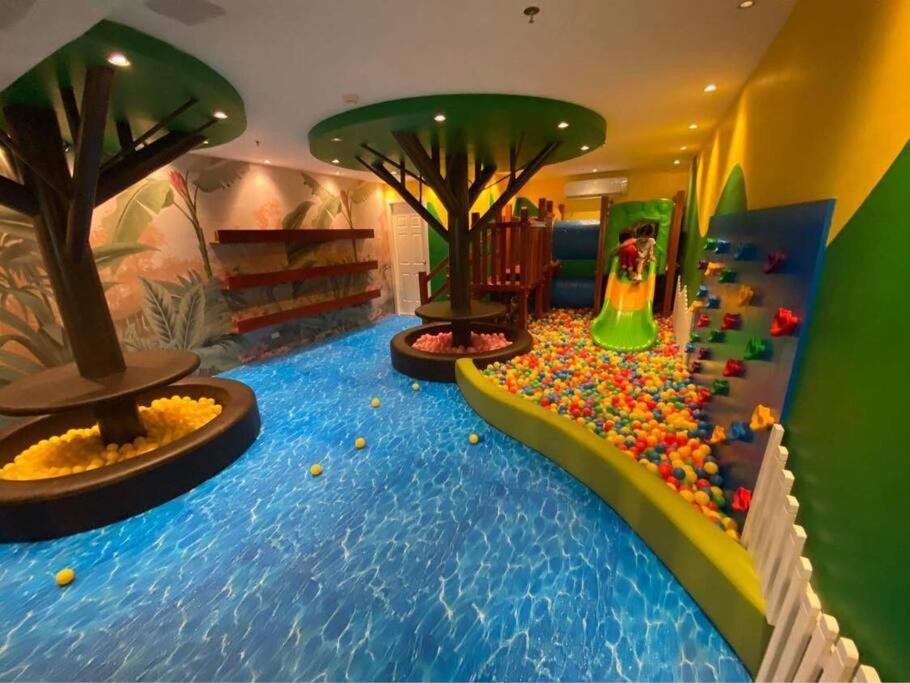 Condo Near Ayala Cebu City W Wifi Balcony מראה חיצוני תמונה